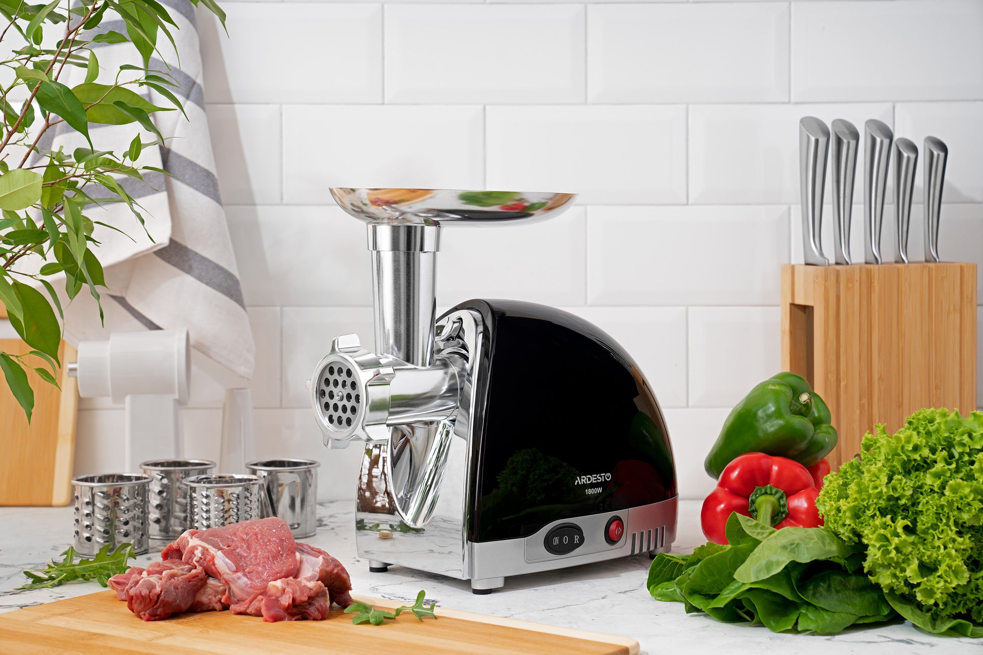 Ardesto meat grinder, 1800W, 2kg/min, 3 cutting plates, sausages nozzle, 4 vegetable slicer, plastik, black-silver