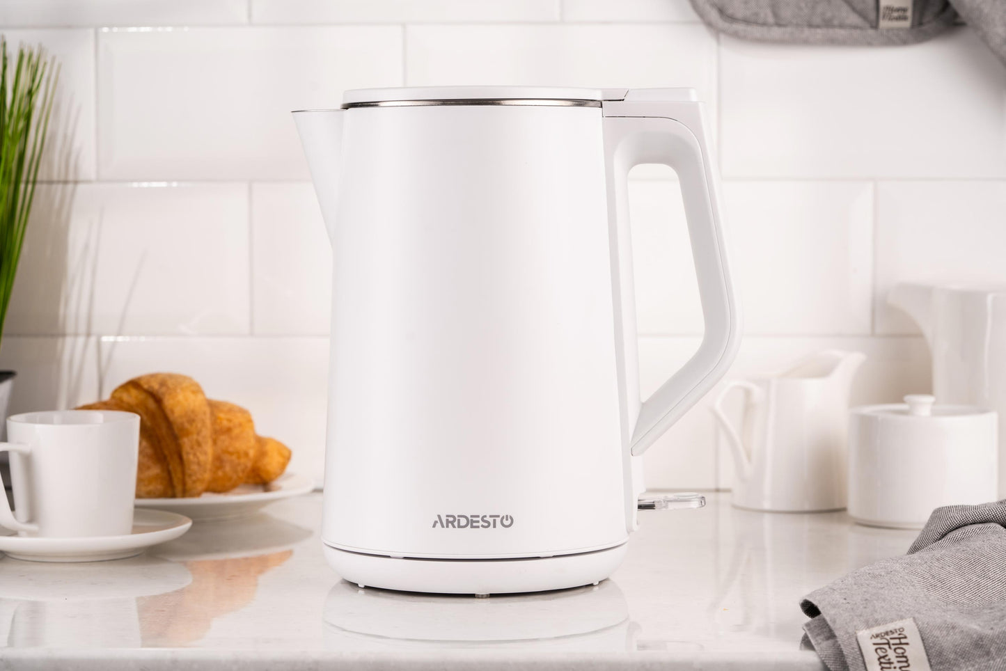 Ardesto Electric kettle    EKL-X50, 1,7L, double-walled, gloss, STRIX, white