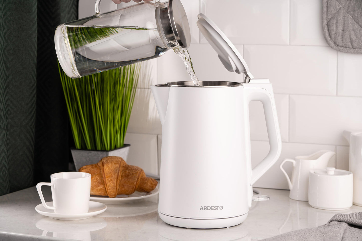 Ardesto Electric kettle    EKL-X50, 1,7L, double-walled, gloss, STRIX, white