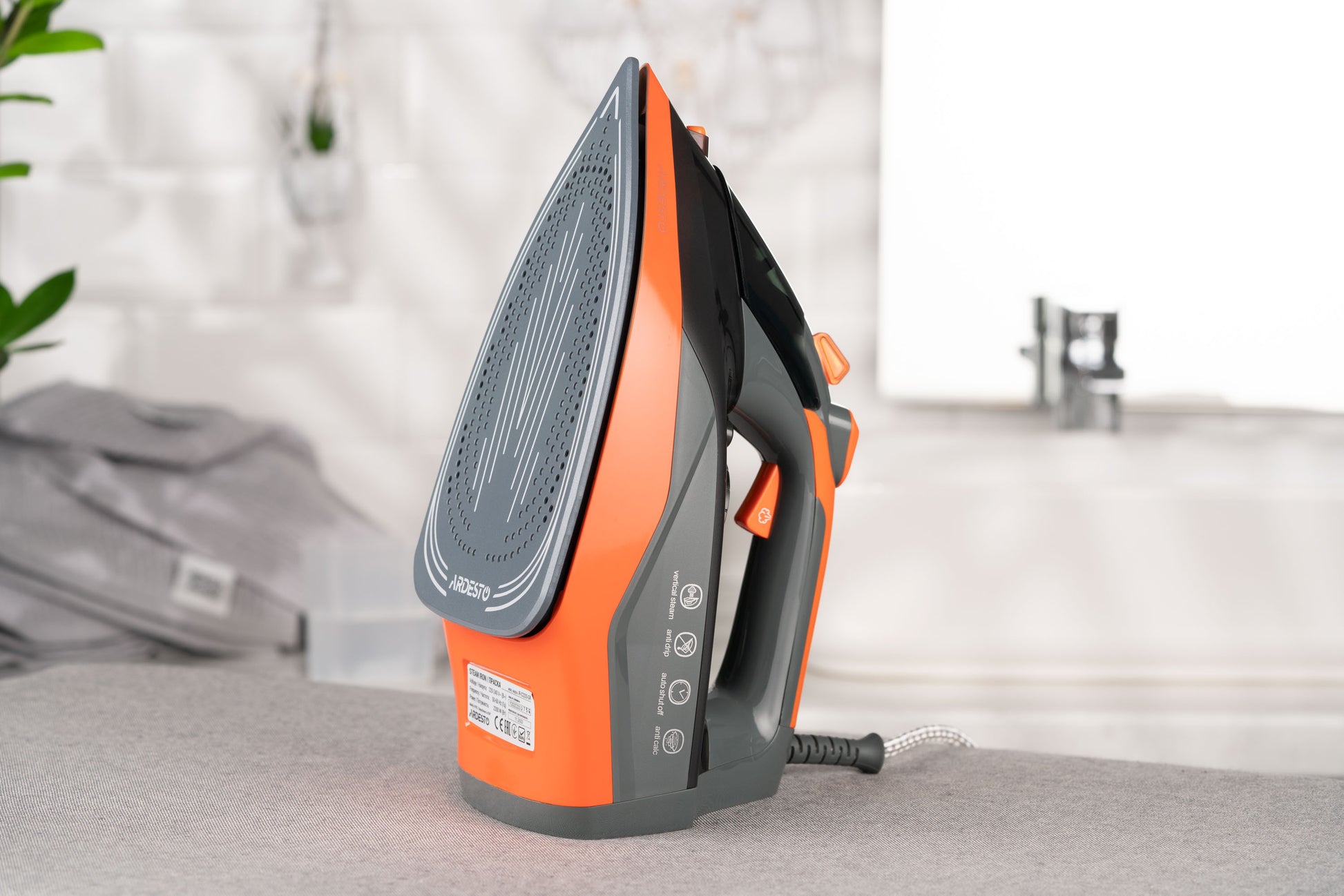 Ardesto Iron  IR-C2233-GR, 2200W, 340ml, steam boost, ceramic soleplate, black-orange