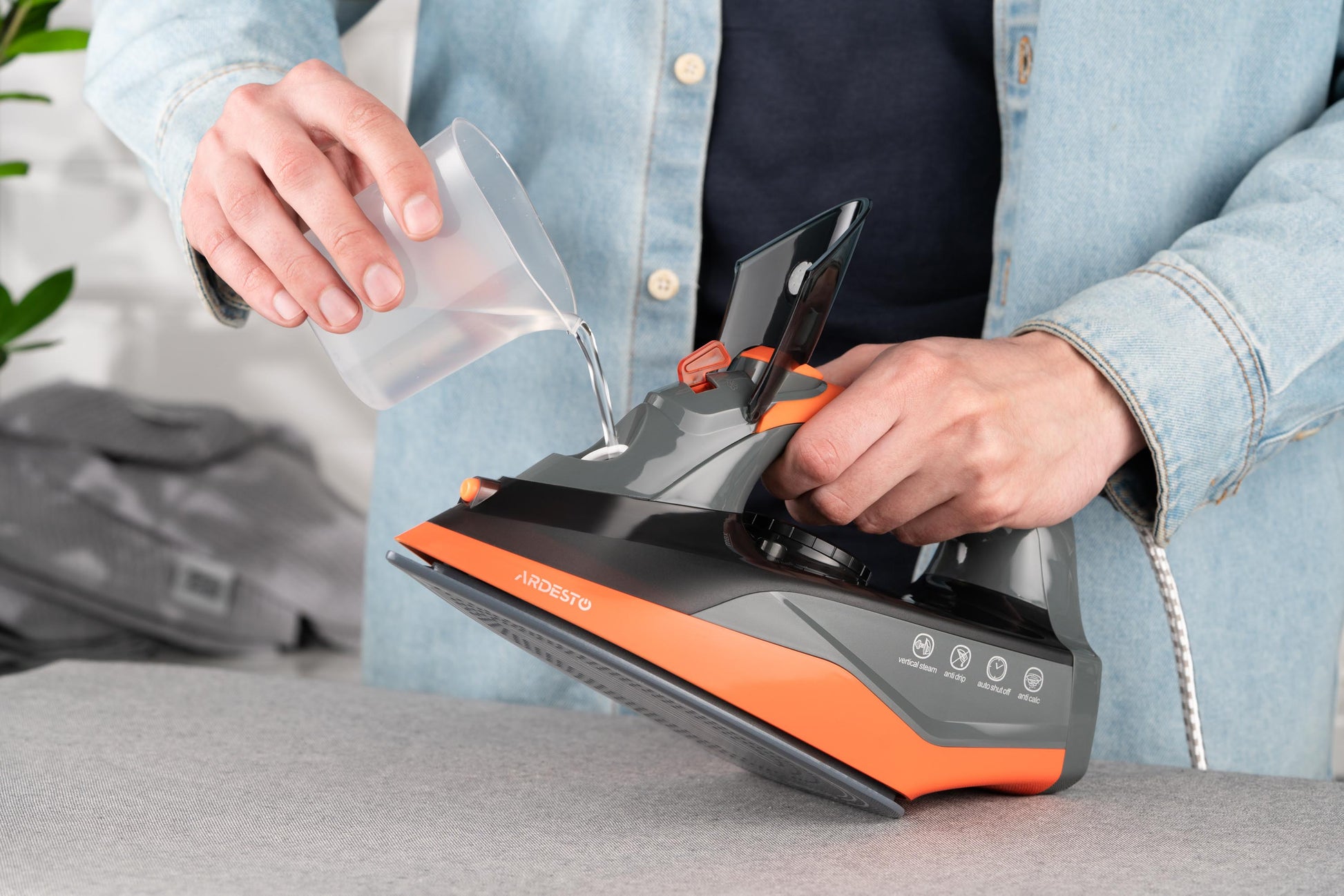 Ardesto Iron  IR-C2233-GR, 2200W, 340ml, steam boost, ceramic soleplate, black-orange