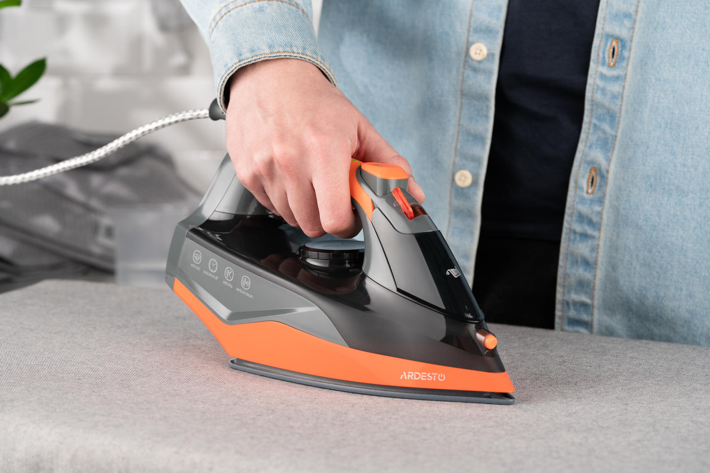 Ardesto Iron  IR-C2233-GR, 2200W, 340ml, steam boost, ceramic soleplate, black-orange