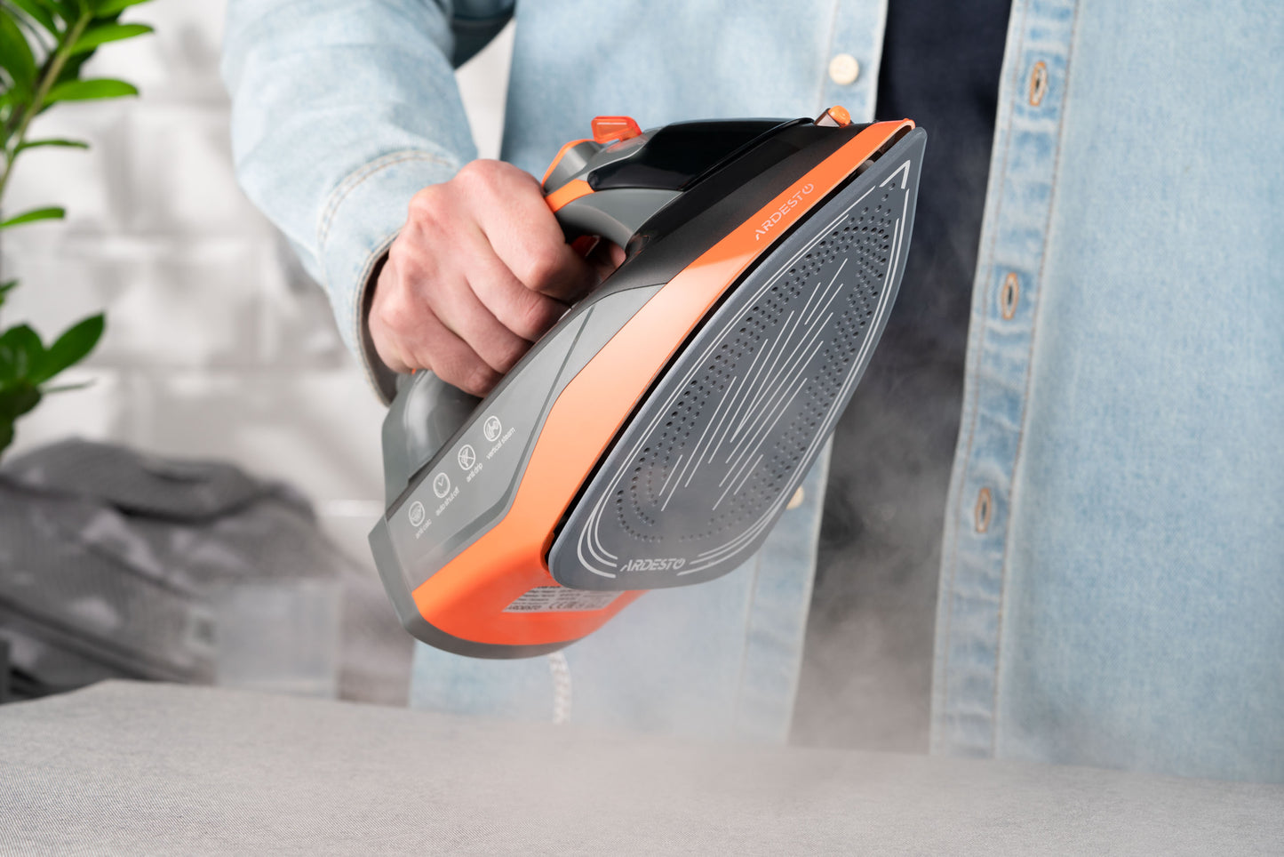 Ardesto Iron  IR-C2233-GR, 2200W, 340ml, steam boost, ceramic soleplate, black-orange