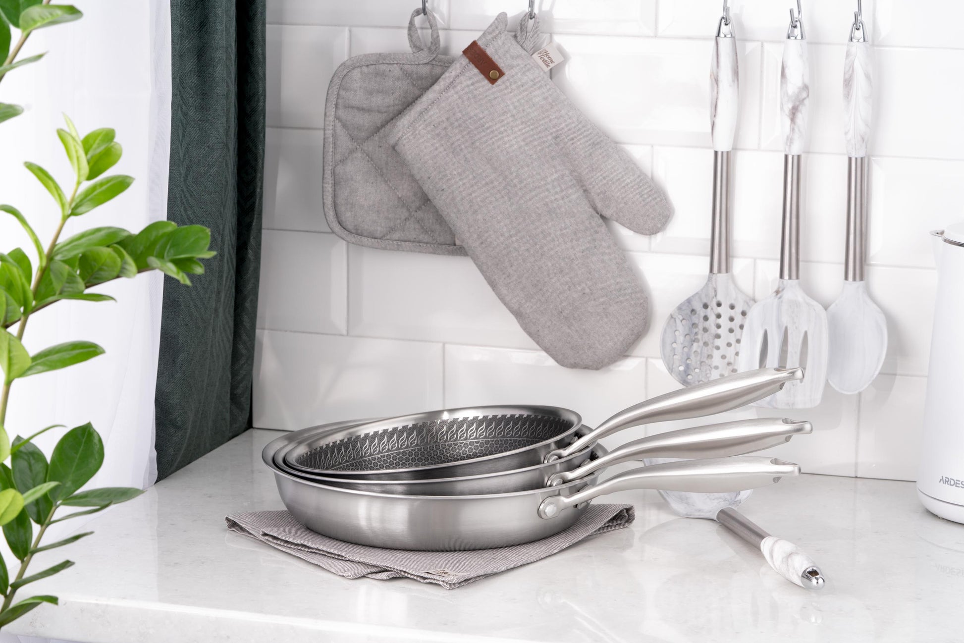 Ardesto Fry pan Black Mars Avior, 24cm, Triply stainless steel