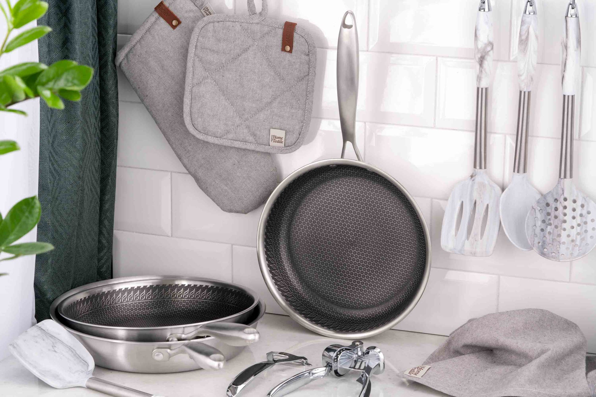 Ardesto Fry pan Black Mars Avior, 28cm, Triply stainless steel