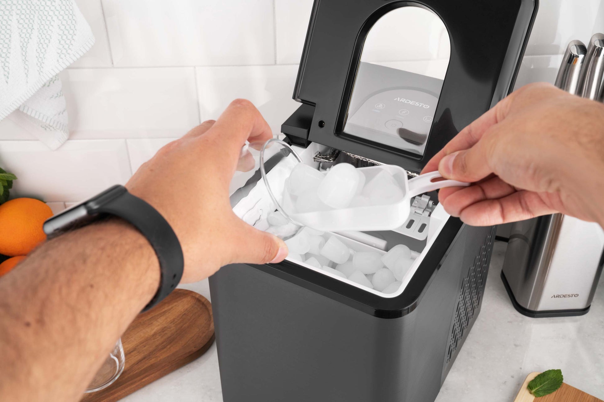 Ardesto Ice maker household, 12kg/day, 1.8L, black
