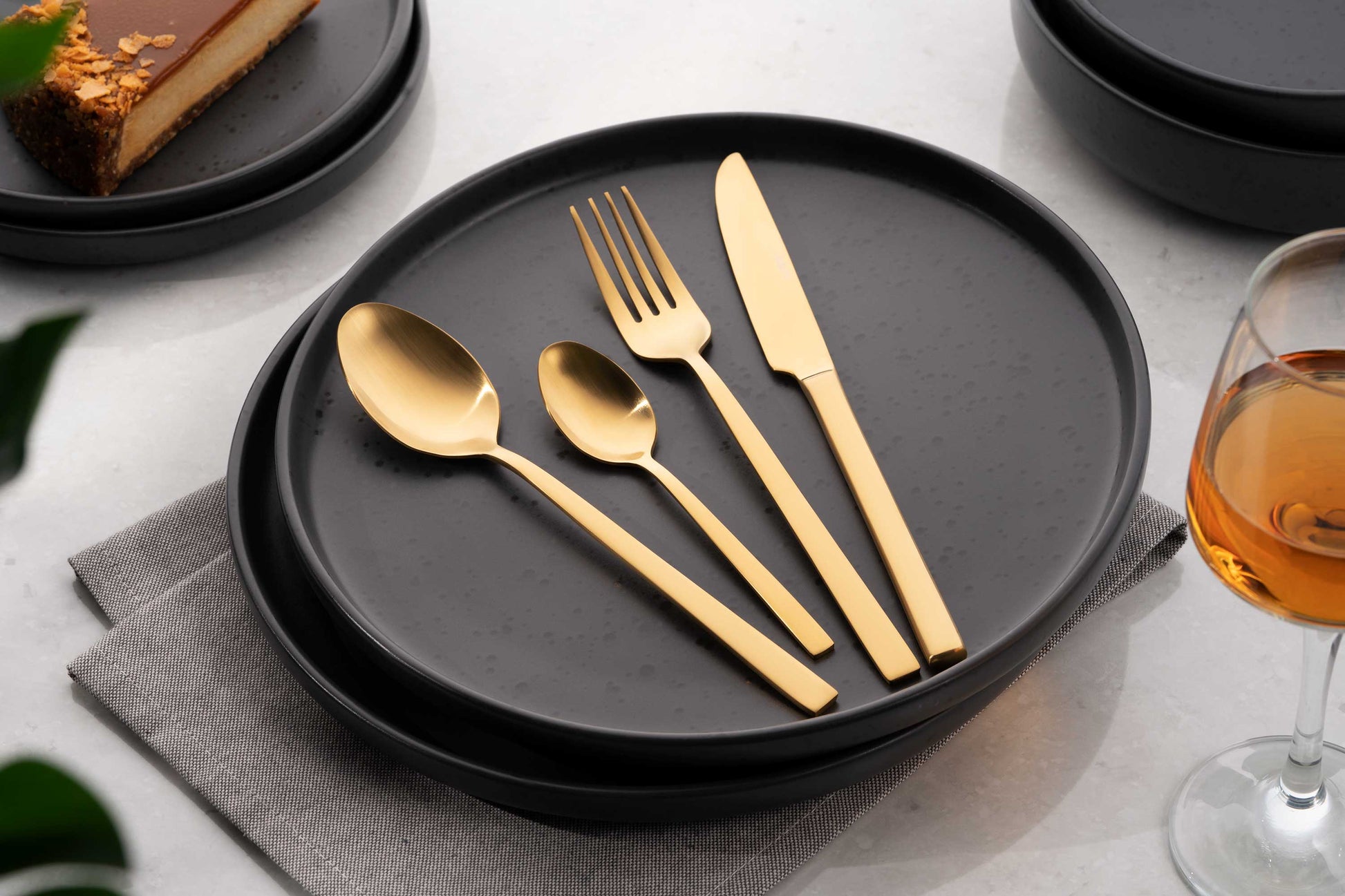 Ardesto Cutlery set Black Mars Favola, 4pcs, stainless steel, golden