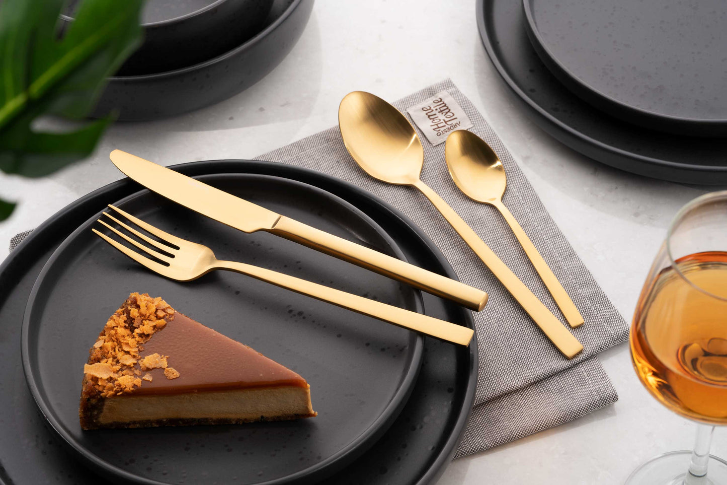Ardesto Cutlery set Black Mars Favola, 4pcs, stainless steel, golden