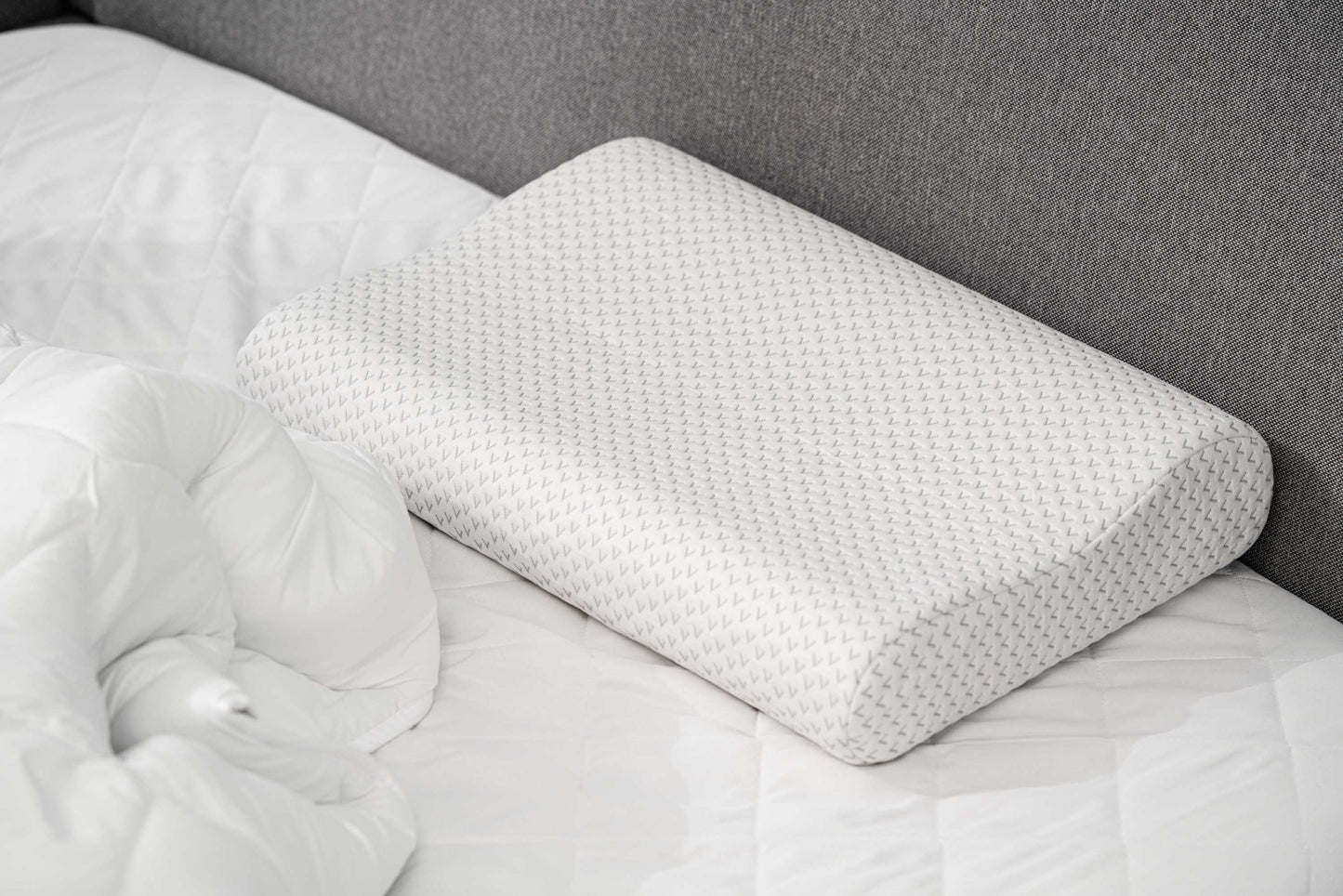 Ardesto Contour pillow Sleepwell, 60х40х11/9cm, aircell memory foam, white