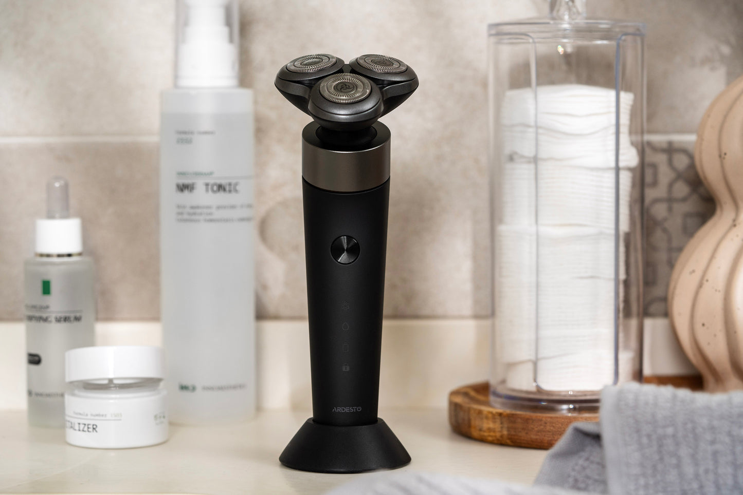 Ardesto electric shaver rotary, 5V,  
razor head-3, Li-Ion, dry+wet, black