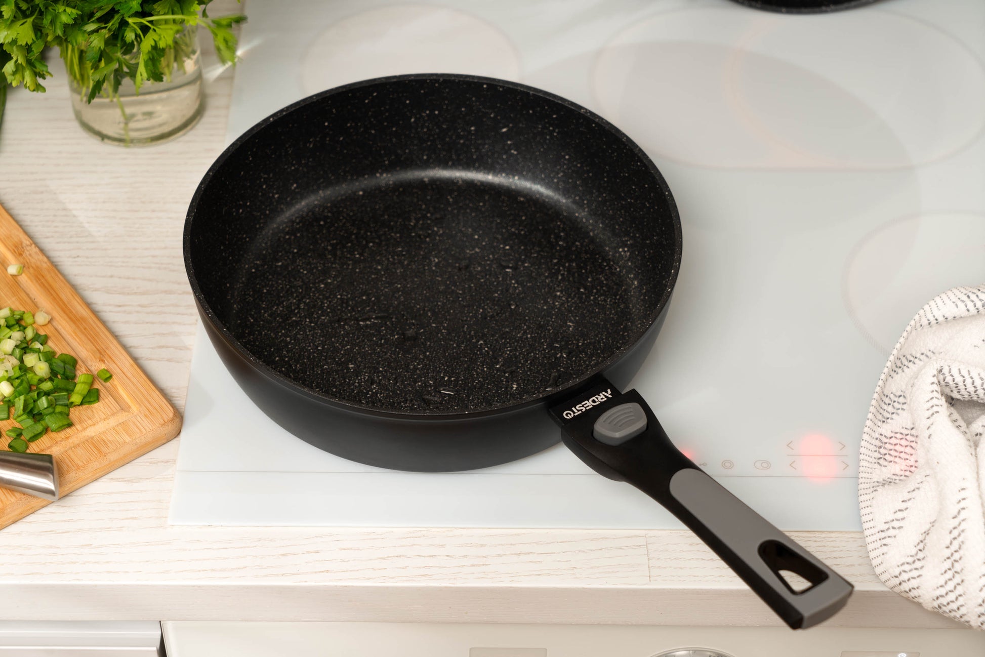 Ardesto Deep Fry pan with removable handle Gemini Bari, 28cm, aluminium, black