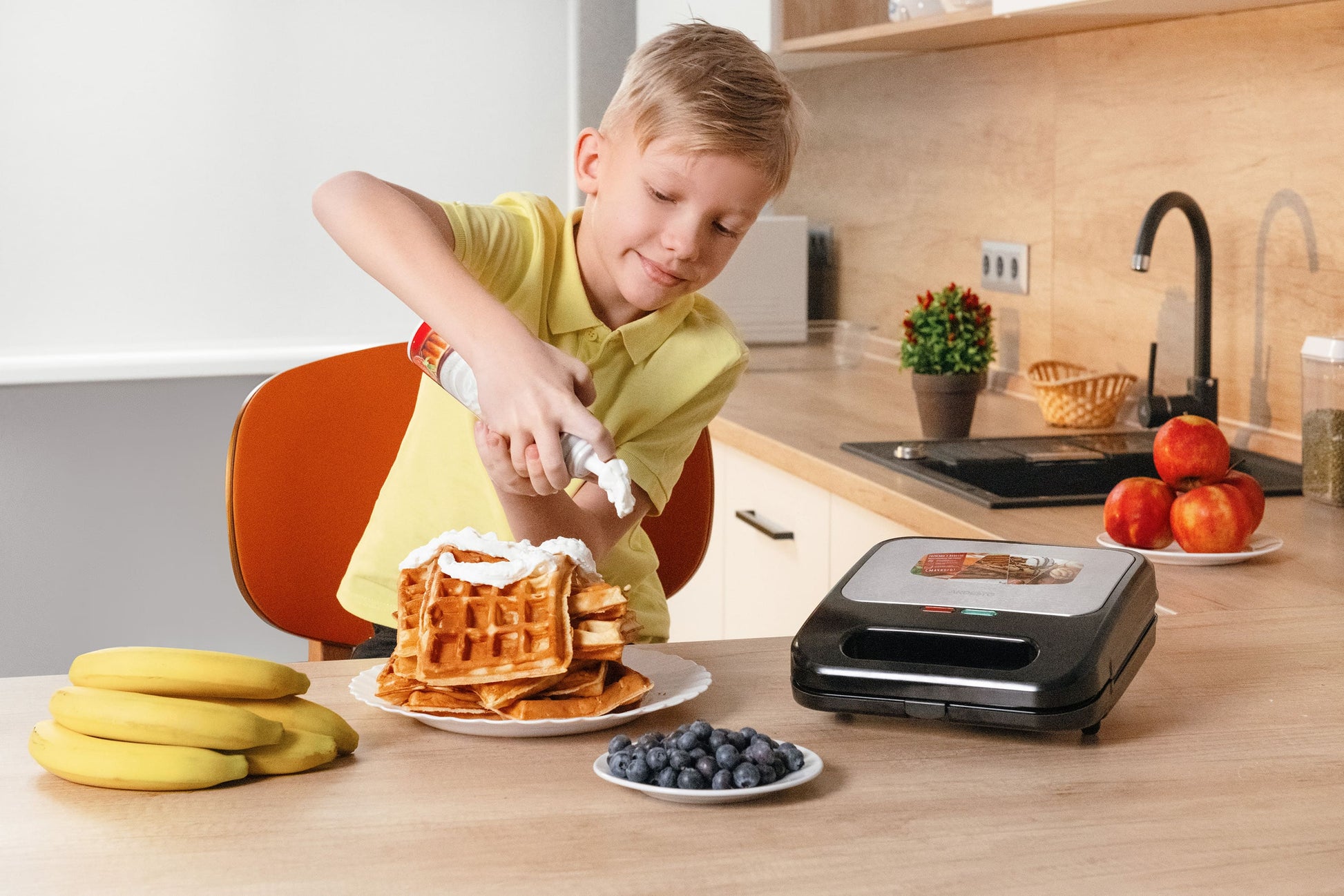 Ardesto multi-maker 700W, aluminum, set-4 plates, device body-stainless steel/plastic, black-silver